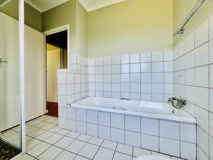 3 Bedroom Property for Sale in Westcliff Western Cape